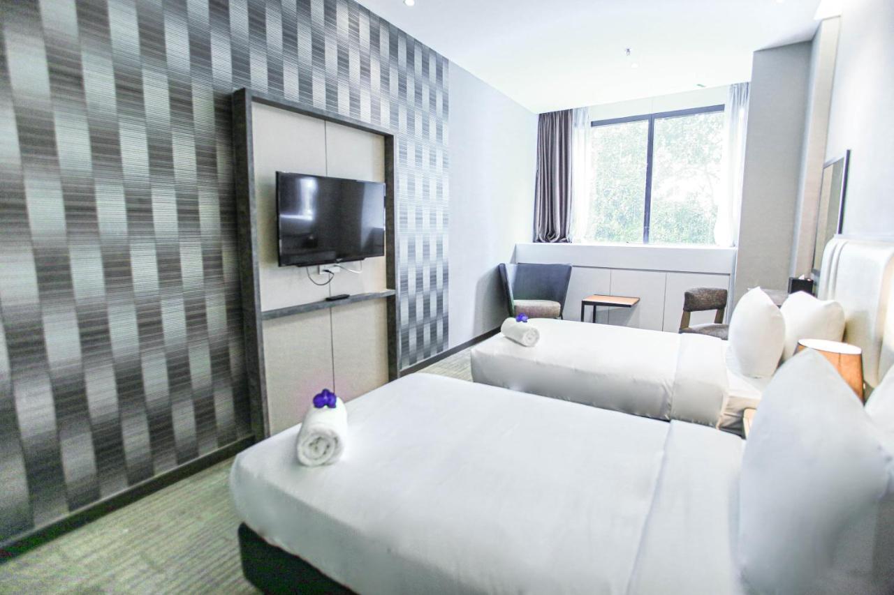 Fives Hotel Dnp Johor Bahru Exterior photo