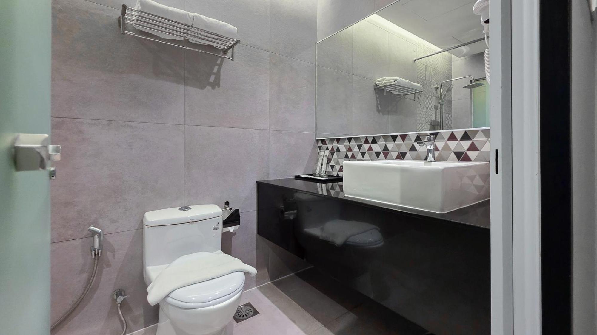 Fives Hotel Dnp Johor Bahru Exterior photo