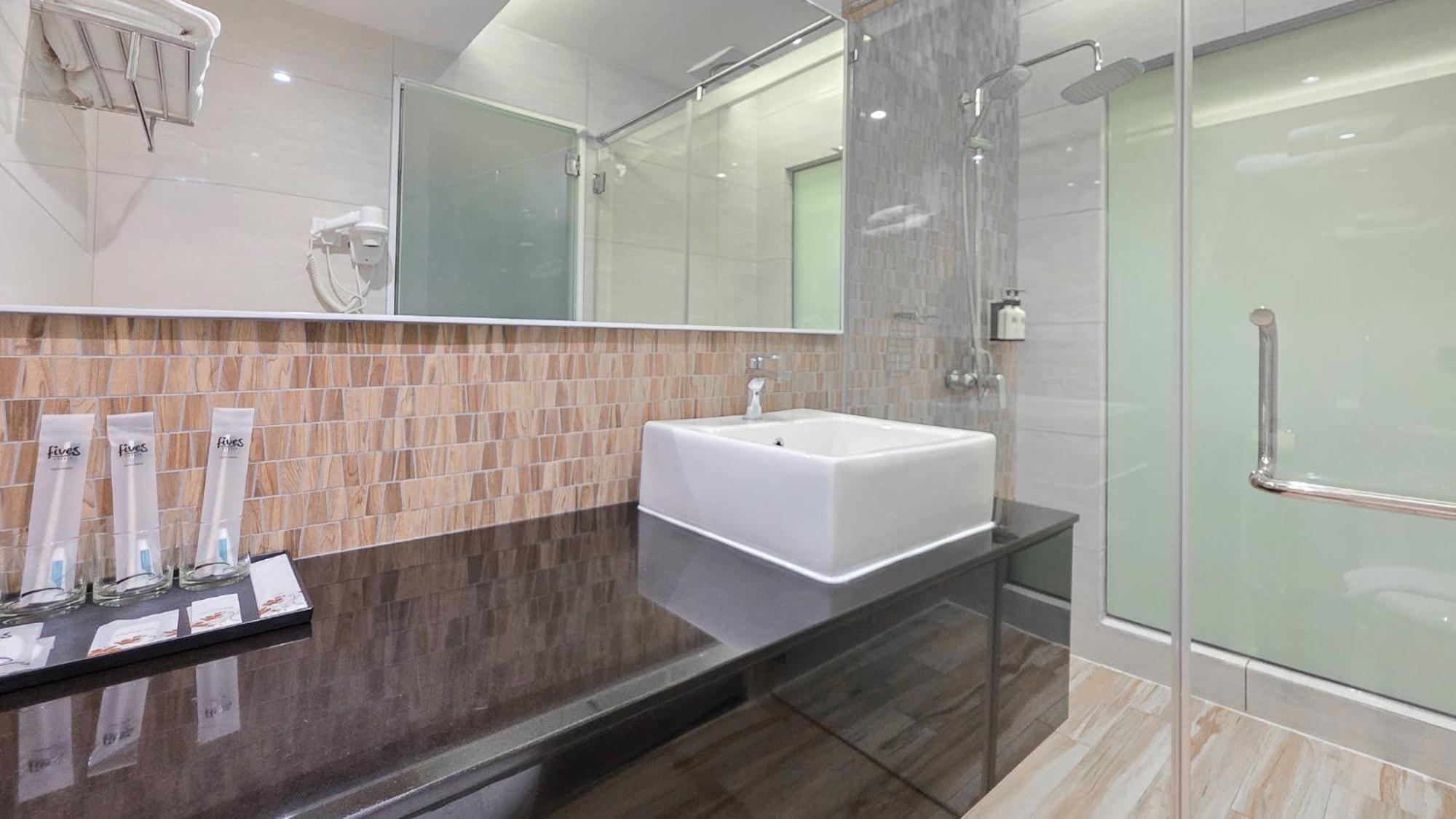 Fives Hotel Dnp Johor Bahru Exterior photo