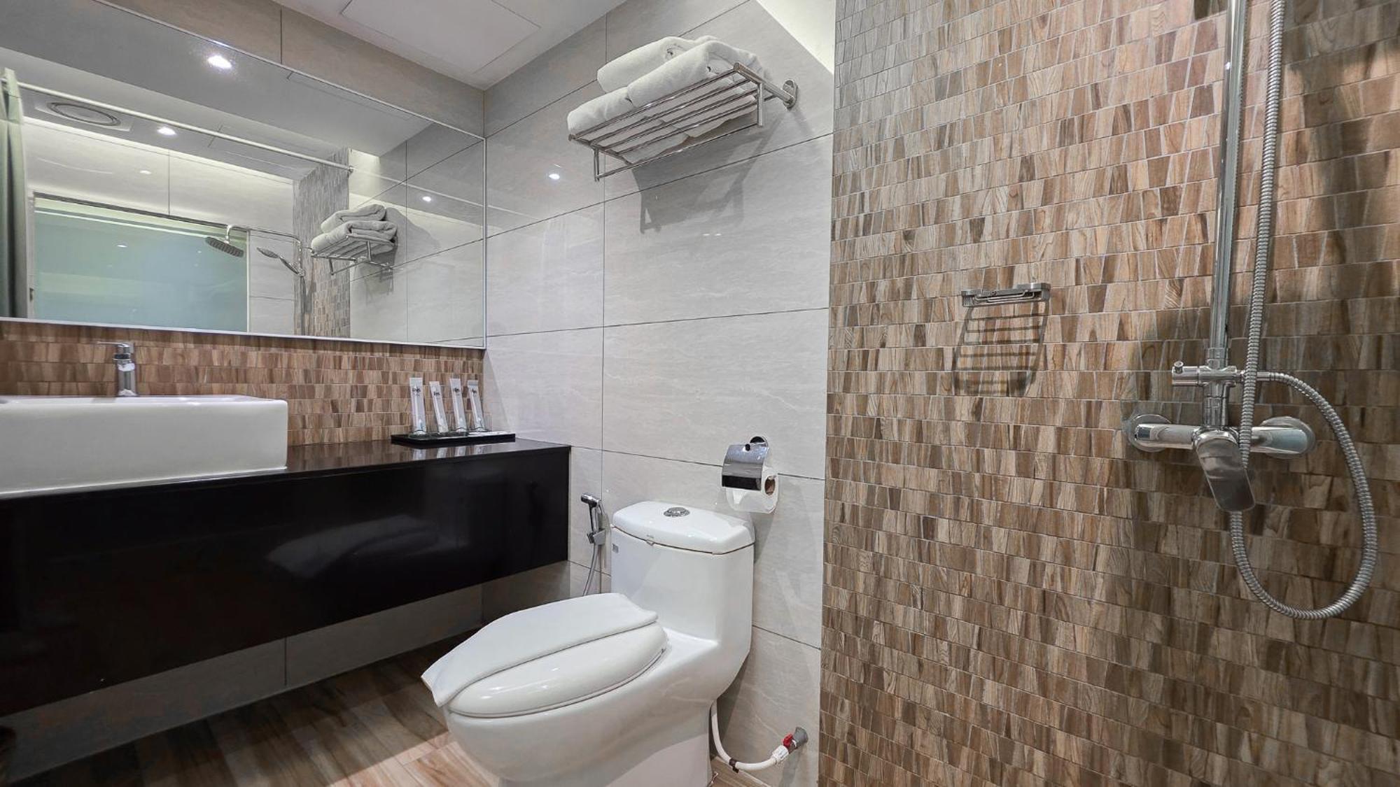 Fives Hotel Dnp Johor Bahru Exterior photo
